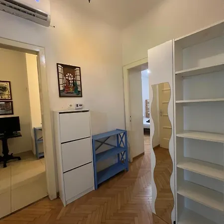 Viale 76 * ترييستي